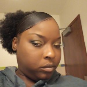 Meet your Posher, Desiree